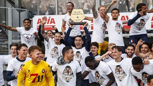 Telstar viert de promotie